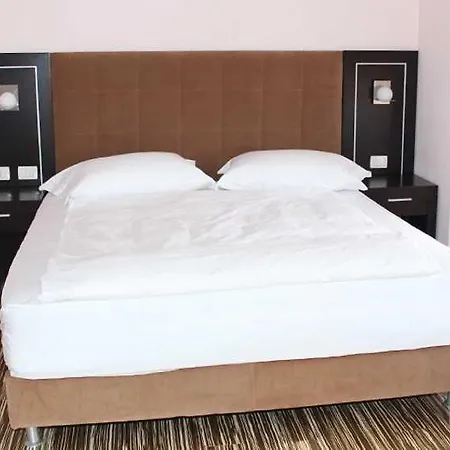 Отель Nais