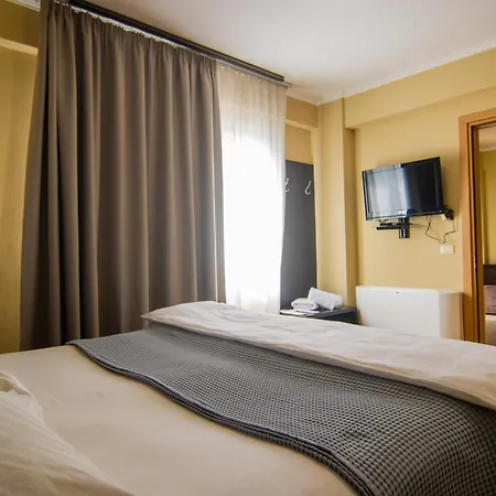 Nais Hotel 3*