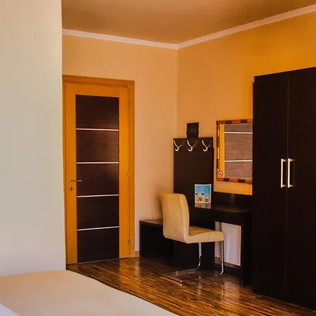 Nais Hotel Durrës