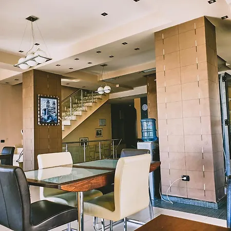 Nais Hotel 3*