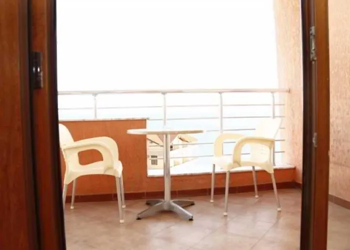 Nais Hotel 3*