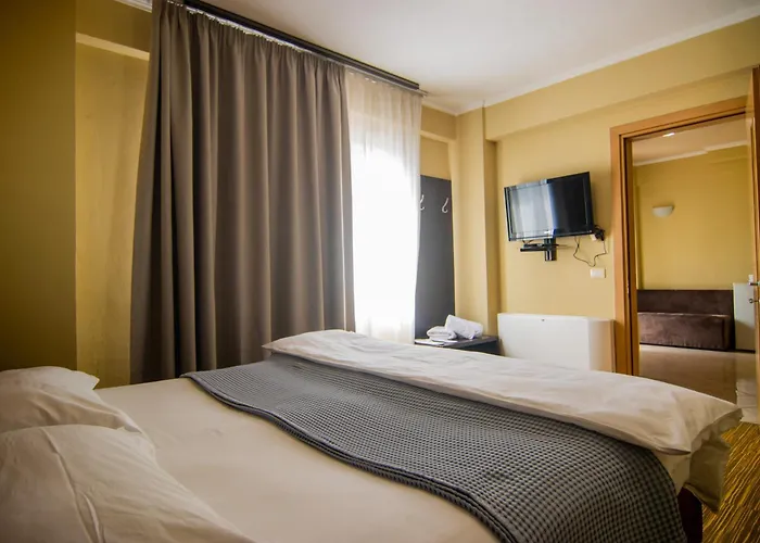 Nais Hotel 3*