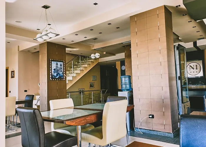 Nais Hotel 3*